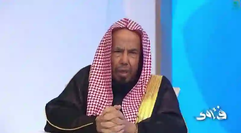 اشترى أرضاً ثم باعها فهل توجب عليه الزكاة بسعر الشراء أم سعر البيع؟ فتوى كبار العلماء 