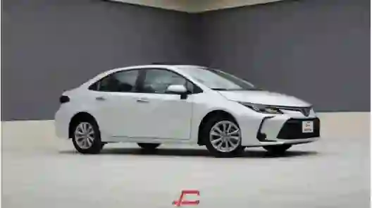 الفرق بين مواصفات تويوتا كورولا من عبد اللطيف جميل والمواصفات العُمانية من البريمي ومفاجأة في تجهيزات النسخة العُمانية بميزة تغير أداء السيارة نهائيا على الخط السريع 