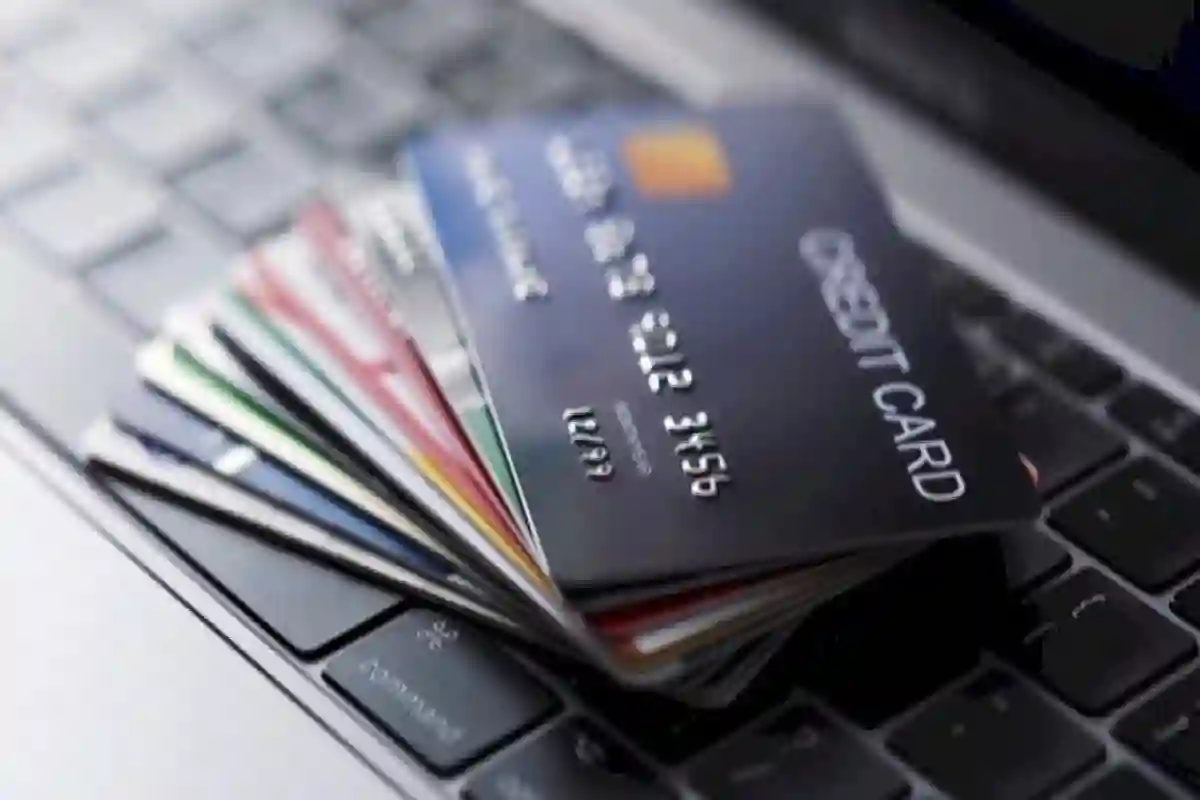 قائمة التعديلات الجديدة التي أقرها البنك المركزي السعودي على قواعد استخدام بطاقات الائتمان في المملكة سواء في نقاط البيع أو عند التسوق في المتاجر الالكترونية 
