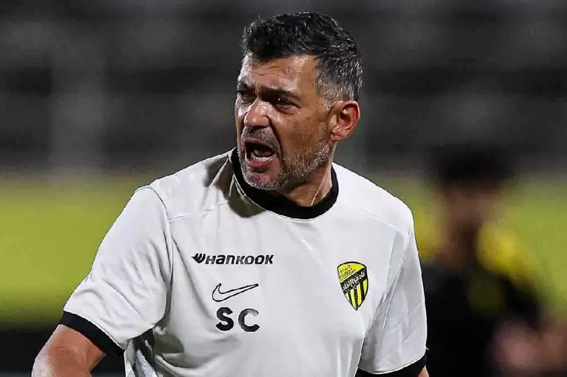 تسريبات حصرية تكشف عن أزمة جديدة في الاتحاد وكونسيساو يستبعد النجم الأول ويستعد للتضحية به بعد بنزيما 