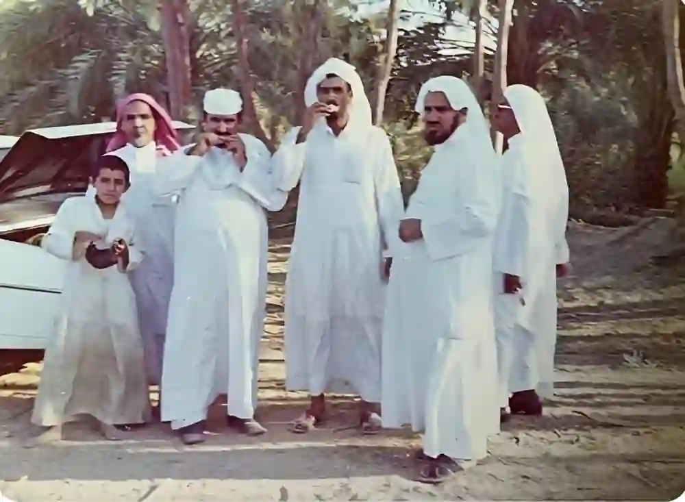 صورة تجمع أفراد أسرة الراجحي قبل أن يصبحوا من أصحاب المليارات 