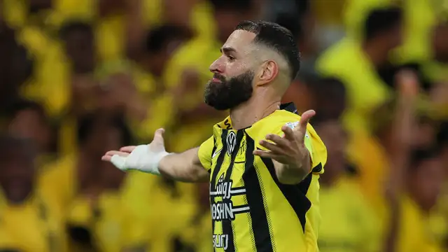 تسريبات تكشف عن وقف بنزيما مفاوضات تجديد عقده مع الاتحاد بسبب توتر كبير وعرض غير متوقع الى خارج السعودية 