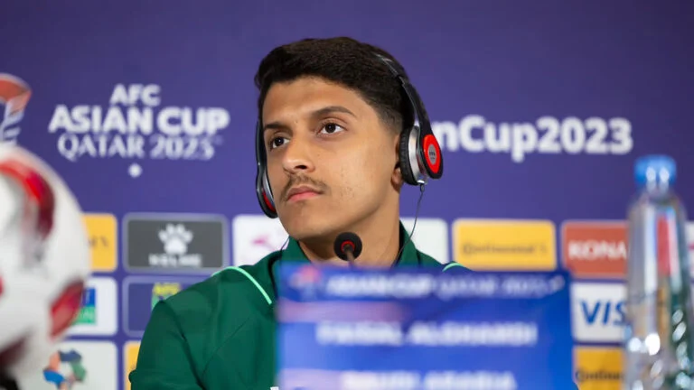 الفيديو الكامل لحظة منع مانشيني لفيصل الغامدي من التعليق على أزمة بنزيما في الاتحاد 