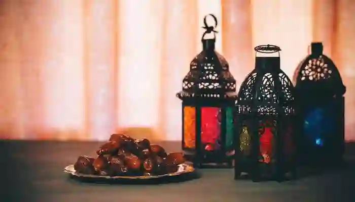وش حكم من دخل عليه رمضان ولم يكمل قضاء صيام رمضان اللي قبله؟ 