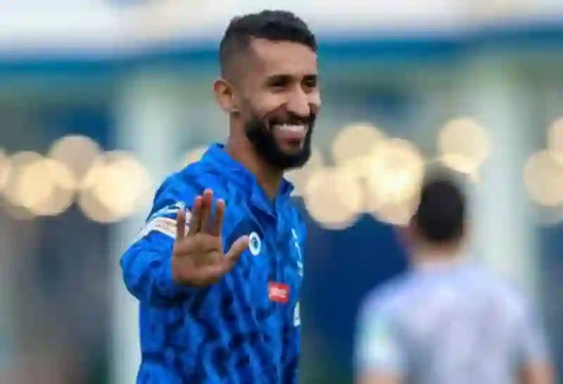 شاهد رد سلمان الفرج على مشجع قال له حلمت انك مع الاتحاد 