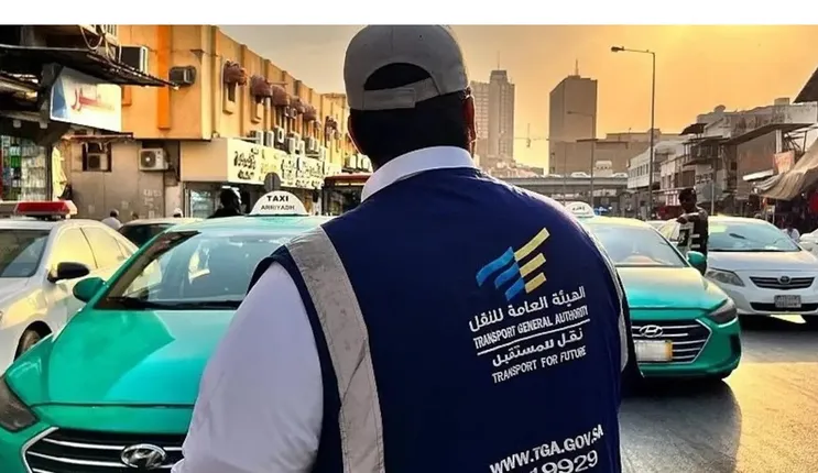 شاهد الزي الموحد الجديد لسائقين الحافلات في السعودية والكشف عن موعد تطبيقه 