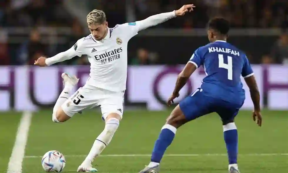 إنزاجي يطلب من نجم خط دفاع الهلال البحث عن نادي أخر ومصادر مطلعة تكشف تفاصيل الصراع الخفي 