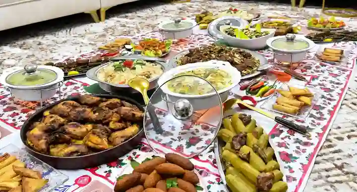 فيديو يشعل السعودية لما تفعله العائلات السورية في تبوك خلال أيام شهر رمضان 