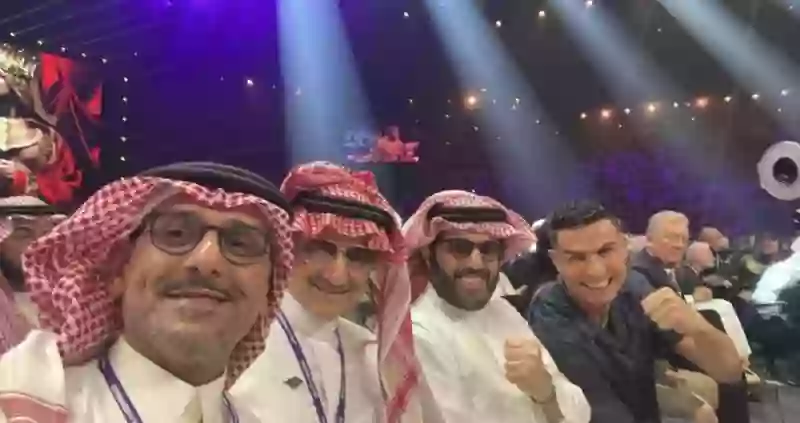 الوليد بن طلال ورونالدو وتركي ال الشيخ في صورة اثناء افتتاح موسم الرياض 
