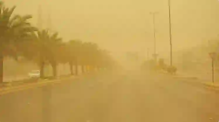 تحذير عاجل من الوطني للأرصاد لا تقتربو من الكورنيش وهذه المناطق القريبة من البحر خلال الساعات القادمة 