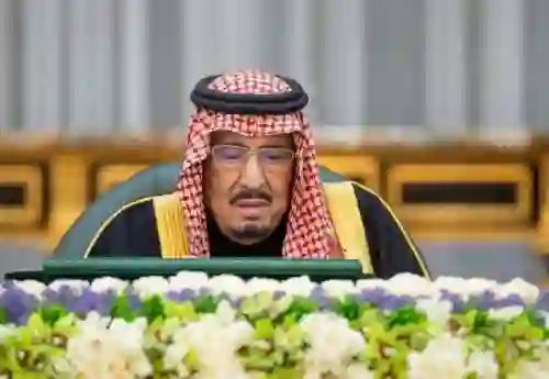 بقرار من مجلس الوزراء.. السعودية تعلن منح الاقامة الدائمة برسوم رمزية لهذه الفئات من المقيمين في المملكة 