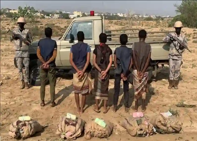 الداخلية السعودية تعلن القبض على أخطر 7 يمنيين بعد القبض عليهم في حالة تلبس والكشف عن الجرائم التي تخصص فيها والعقوبات التي تنتظرهم 