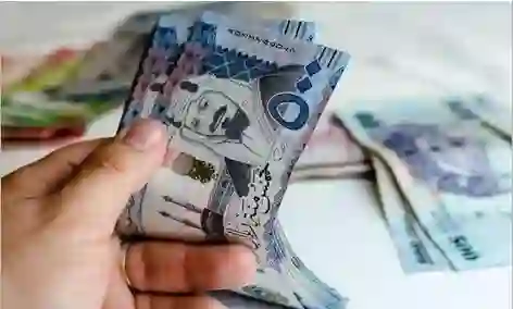 تراجع جديد للجنيه المصري مقابل الريال السعودي والدولار في البنوك والسوق الموازي مساء الخميس 