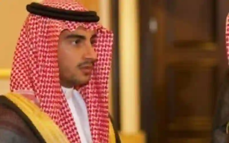 فيديو صادم يزيد الراجحي يعيين شقيقه قهوجي وعامل نظافة في أحد شركاته 