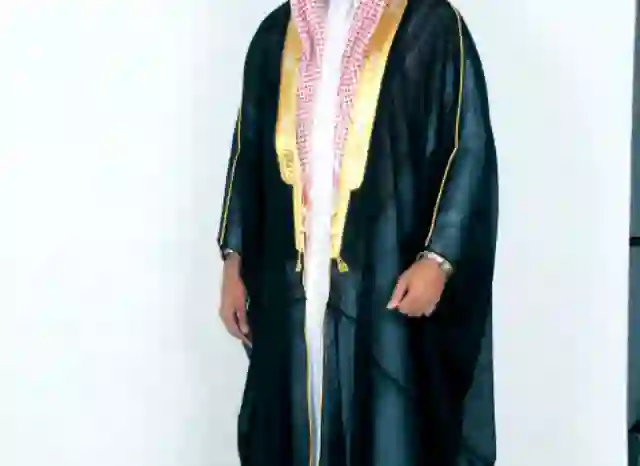 لون البشت الالزامي لطلاب الجامعات في السعودية وعقوبة عدم لبس البشت على الطلاب
