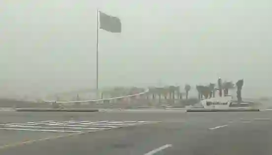 الوطني للأرصاد يطلب من سكان الشرقية والدمام والخبر البقاء في بيوتهم بسبب موجة حارة تستمر حتى هذا التاريخ 
